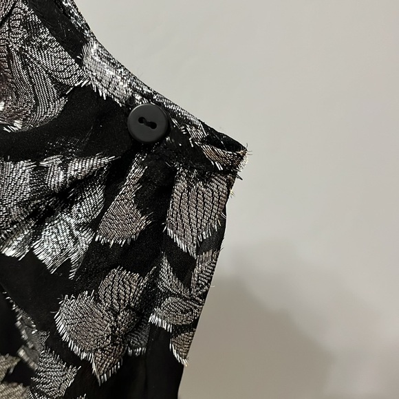 Club Monaco Metallic Pattern Silk Blend Semi Sheer Blouse In Floral Print - XXS - Picture 6 of 16